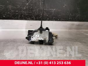 Gebruikte Portierslot Mechaniek 2deurs rechts Renault Master IV (FV) 2.3 dCi 170 16V FWD Prijs € 78,65 Inclusief btw aangeboden door van Deijne Onderdelen Uden B.V.