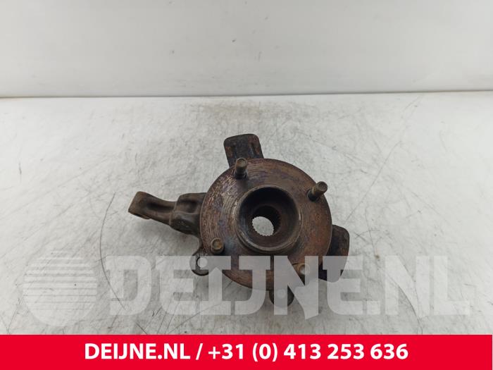 Nissan NV200 Fusee links-voor O199858