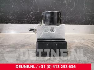 Volvo V60 ABS pump O199975 photo 2