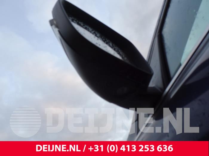 Buitenspiegel links van een Volvo XC60 I (DZ) 2.0 D4 16V 2015
