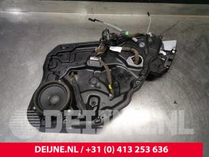 Volvo XC60 Ruitmechaniek 4Deurs rechts-achter O200059 foto 2