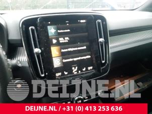 Gebruikte Display Multi Media regelunit Volvo XC40 (XZ) 1.5 T2 12V Prijs op aanvraag aangeboden door van Deijne Onderdelen Uden B.V.