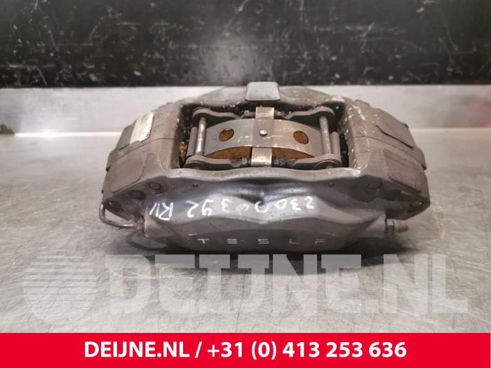 Tesla Model S Remklauw (Tang) rechts-voor O200324