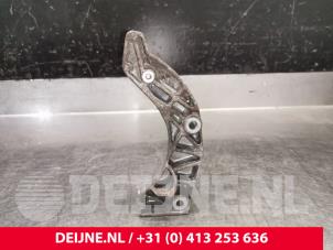 Volvo S60 Aircopomp Steun O200755 foto 2
