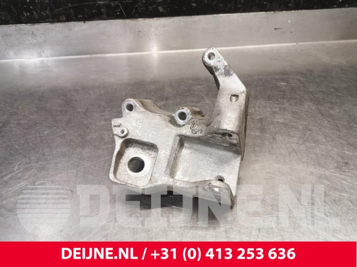 Gebruikte Motorsteun Volvo S60 II (FS) 2.0 D3 16V Prijs € 35,00 Margeregeling aangeboden door van Deijne Onderdelen Uden B.V.
