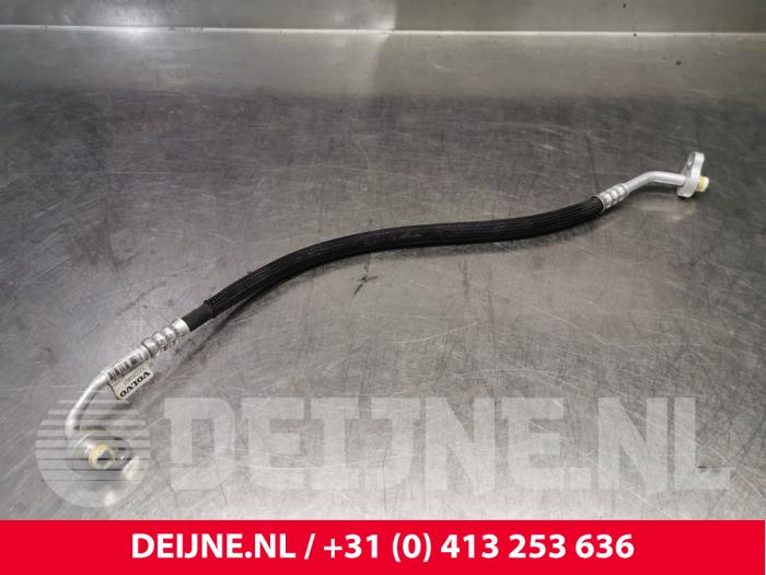 Volvo C40 Klima Leitung O200877