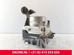 Volvo V90 ABS pump O200884 photo 2