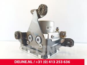 Volvo V90 ABS pump O200884 photo 3