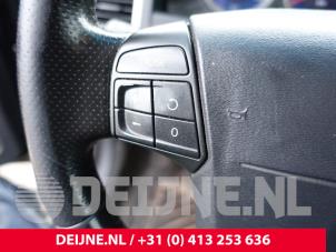 Volvo V70 Steering wheel mounted radio control O201046 photo 2
