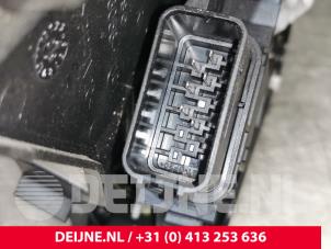 Volvo V70 Rear door mechanism 4-door, right O201131 photo 3
