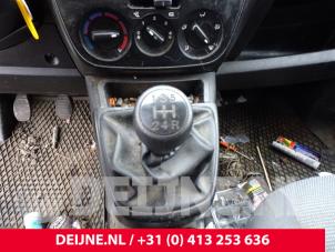 Gebruikte Versnellingspook Peugeot Bipper (AA) 1.3 HDI Prijs € 60,50 Inclusief btw aangeboden door van Deijne Onderdelen Uden B.V.