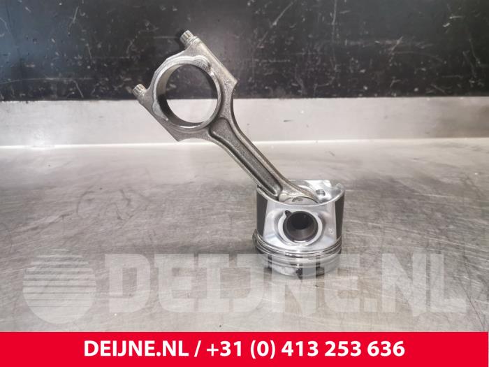 Zuiger van een Volvo V70 (BW) 2.4 D5 20V 215 2015