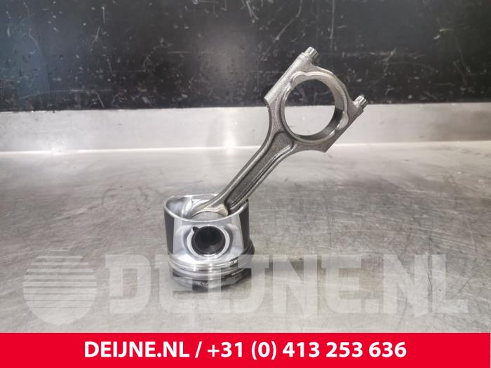 Gebruikte Zuiger Volvo V70 (BW) 2.4 D5 20V 215 Prijs € 100,00 Margeregeling aangeboden door van Deijne Onderdelen Uden B.V.
