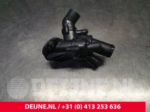 Gebruikte Thermostaathuis Volkswagen Transporter T5 2.0 TDI DRF Prijs € 36,30 Inclusief btw aangeboden door van Deijne Onderdelen Uden B.V.