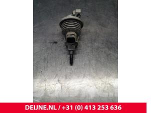 Gebruikte Injector adblue Renault Trafic (1FL/2FL/3FL/4FL) 1.6 dCi 95 Prijs € 181,50 Inclusief btw aangeboden door van Deijne Onderdelen Uden B.V.