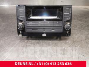 Gebruikte Radio Volkswagen Crafter (SY) 2.0 TDI Prijs € 302,50 Inclusief btw aangeboden door van Deijne Onderdelen Uden B.V.