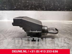 Gebruikte Kontaktslot + Sleutel Volkswagen Crafter 2.5 TDI 30/32/35/46/50 Prijs € 242,00 Inclusief btw aangeboden door van Deijne Onderdelen Uden B.V.