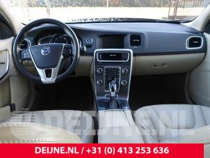Gebruikte Airbag set + dashboard Volvo V60 I (FW/GW) 2.4 D6 20V Plug-in Hybrid AWD Prijs op aanvraag aangeboden door van Deijne Onderdelen Uden B.V.