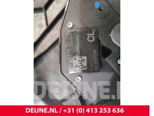 Volvo V60 Front door lock mechanism 4-door, right O202331 photo 3