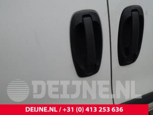 Gebruikte Schuifdeurgreep rechts Opel Combo 1.3 CDTI 16V ecoFlex Prijs op aanvraag aangeboden door van Deijne Onderdelen Uden B.V.