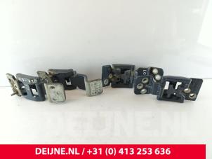 Gebruikte Scharnierset Ford Transit 2.0 TDCi 16V Eco Blue 130 Prijs € 242,00 Inclusief btw aangeboden door van Deijne Onderdelen Uden B.V.