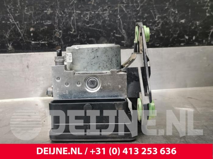 Gebruikte ABS Pomp Volkswagen Caddy Cargo V (SBA/SBH) 2.0 TDI BlueMotionTechnology Prijs € 363,00 Inclusief btw aangeboden door van Deijne Onderdelen Uden B.V.