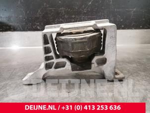 Volvo V40 Engine mount O202986 photo 3
