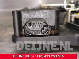 Mercedes Vito Minibus/van rear door lock mechanism O203300 photo 3