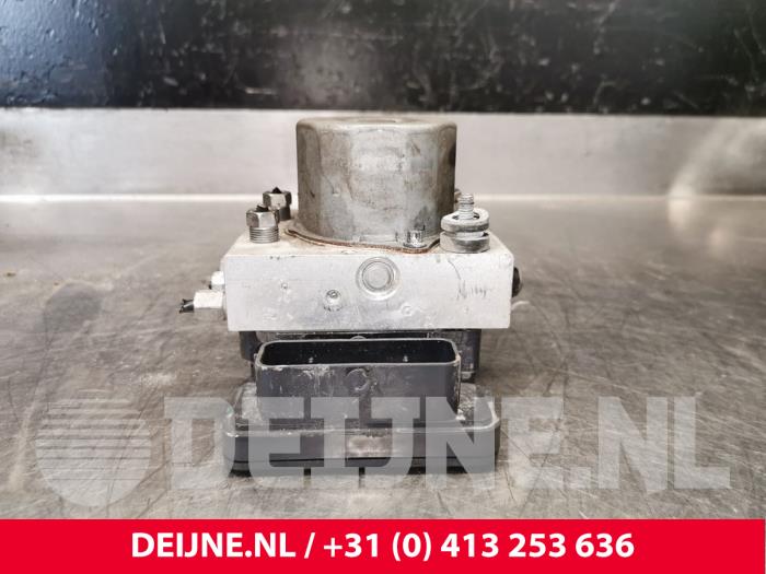Tesla Model S ABS Pomp O203331