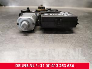 Volvo S40 Door window motor O203404 photo 2