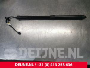 Volvo XC40 Gasdemper rechts-achter O9990002062 foto 2