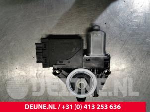 Gebruikte Raammotor Portier Volvo V90 II (PW) Prijs € 50,00 Margeregeling aangeboden door van Deijne Onderdelen Uden B.V.