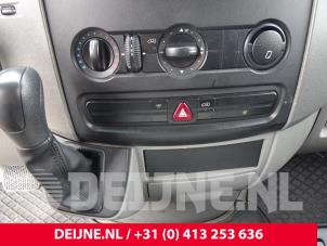 Gebruikte Kachel Bedieningspaneel Mercedes Sprinter 5t (906.15/906.25) 515 CDI 16V Prijs € 60,50 Inclusief btw aangeboden door van Deijne Onderdelen Uden B.V.