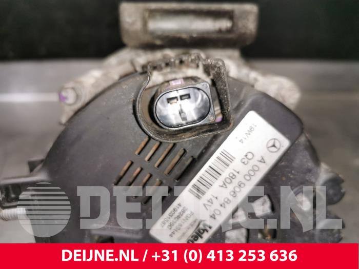 Dynamo van een Mercedes-Benz Sprinter 3,5t (907.6/910.6) 311 CDI 2.1 D RWD 2020