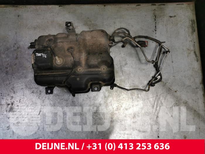 Gebruikte Ureumreservoir Renault Master III (FV) 2.3 dCi 125 16V FWD Prijs € 453,75 Inclusief btw aangeboden door van Deijne Onderdelen Uden B.V.