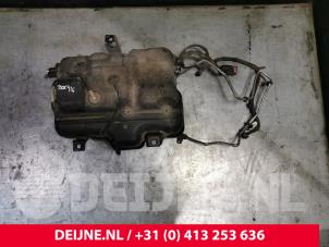 Gebruikte Adblue tank Renault Master III (FV) 2.3 dCi 125 16V FWD Prijs € 453,75 Inclusief btw aangeboden door van Deijne Onderdelen Uden B.V.