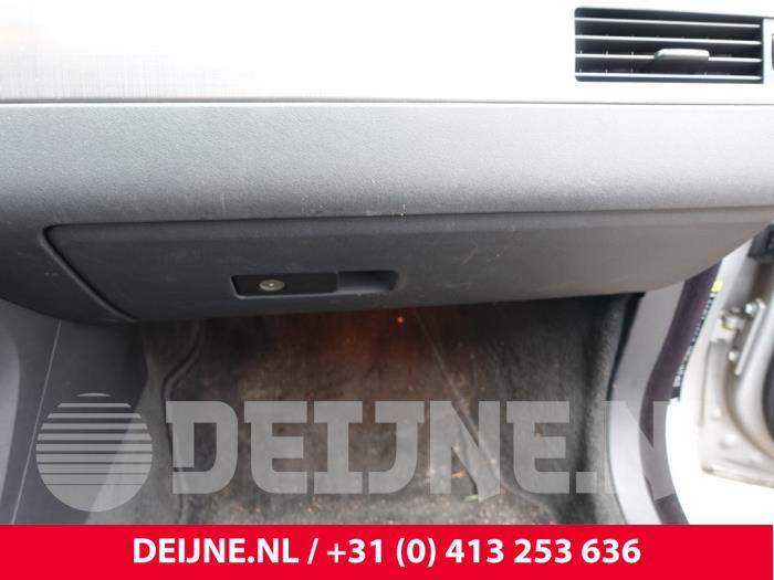 Volvo V70 Glovebox O204486