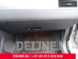 Volvo V70 Glovebox O204486 photo 2