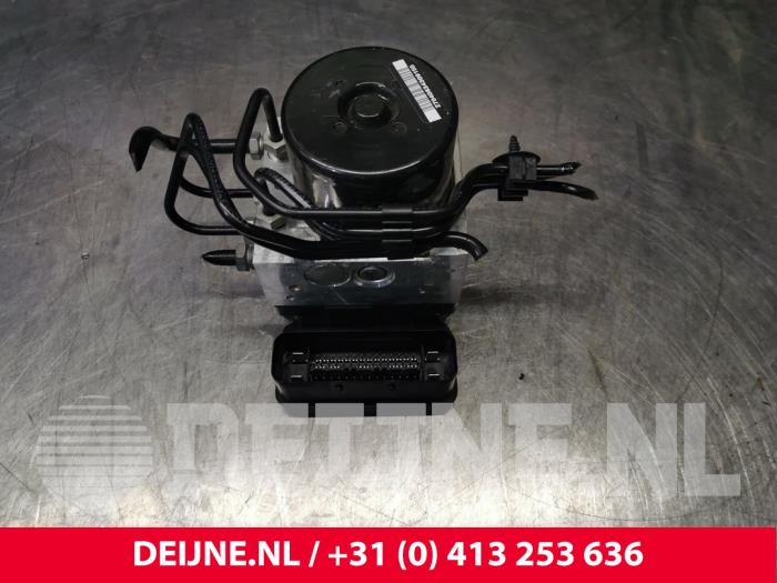 Gebruikte ABS Pomp Volvo V70 (BW) 2.0 D3 16V Prijs € 125,00 Margeregeling aangeboden door van Deijne Onderdelen Uden B.V.