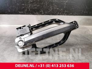 Gebruikte Deurgreep 2Deurs links Volkswagen Crafter (SY) 2.0 TDI FWD Prijs € 42,35 Inclusief btw aangeboden door van Deijne Onderdelen Uden B.V.