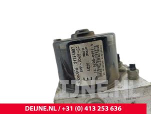 Volvo V50 ABS pump O205438 photo 3