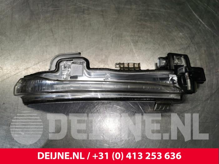 Gebruikte Clignoteur rechts Volvo V40 Cross Country (MZ) 1.6 D2 Prijs € 20,00 Margeregeling aangeboden door van Deijne Onderdelen Uden B.V.