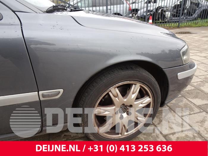 Volvo V70 Kotflügel rechts vorne O205531