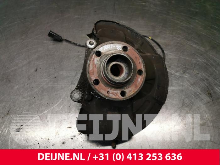 Volvo V70 Achsschenkel links vorne O205555