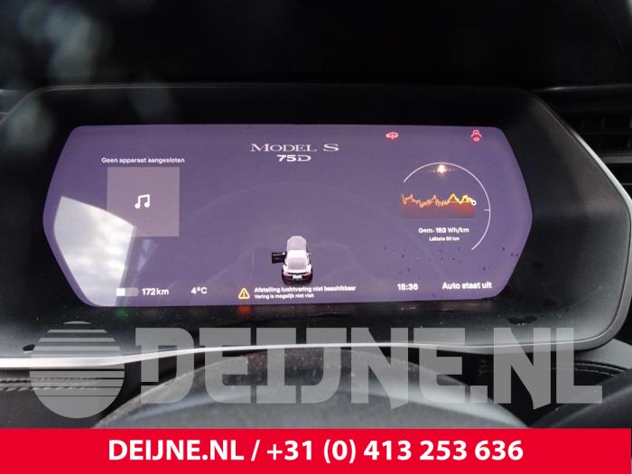 Tesla Model S Kilometerteller KM O205654