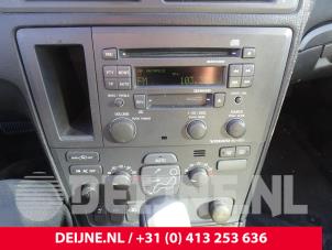 Gebruikte Radio Volvo S60 I (RS/HV) 2.4 20V Bi-fuel LPG Prijs op aanvraag aangeboden door van Deijne Onderdelen Uden B.V.