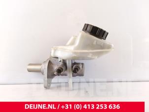 Gebruikte Hoofdremcilinder Volvo XC60 I (DZ) 2.0 D3 16V Prijs € 40,00 Margeregeling aangeboden door van Deijne Onderdelen Uden B.V.