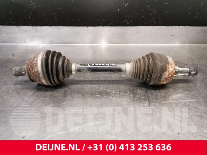 Gebruikte Steekas links-voor Volvo V70 (BW) 2.0 D3 20V Prijs € 75,00 Margeregeling aangeboden door van Deijne Onderdelen Uden B.V.