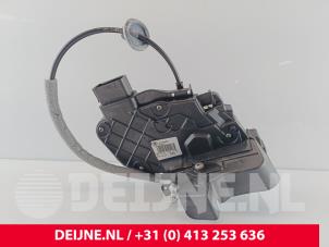 Volvo V70 Door lock mechanism 4-door, front left O206321 photo 2