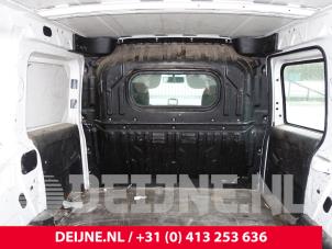 Gebruikte Tussenschot Cabine Fiat Doblo Cargo (263) 1.3 MJ 16V DPF Euro 5 Prijs € 211,75 Inclusief btw aangeboden door van Deijne Onderdelen Uden B.V.